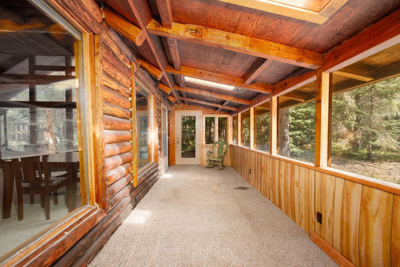 Alpine Meadows Log Cabin Girdwood Exterior photo